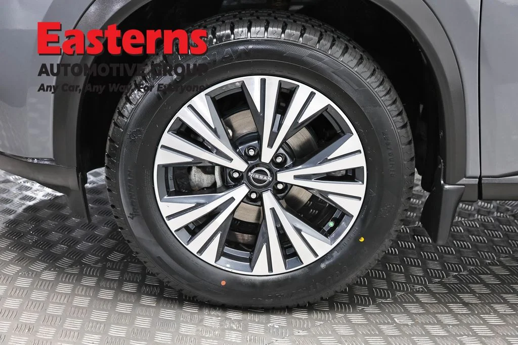 Used 2023 Gray Nissan SV image 32