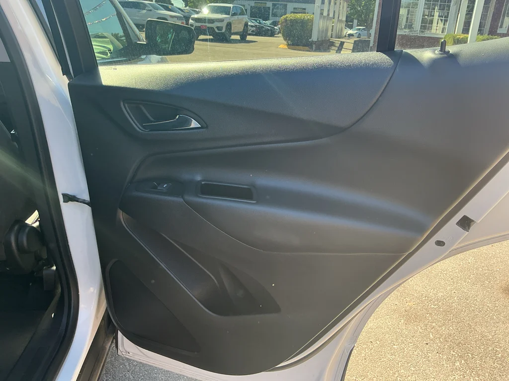 Used 2024 Summit White Chevrolet LT image 14