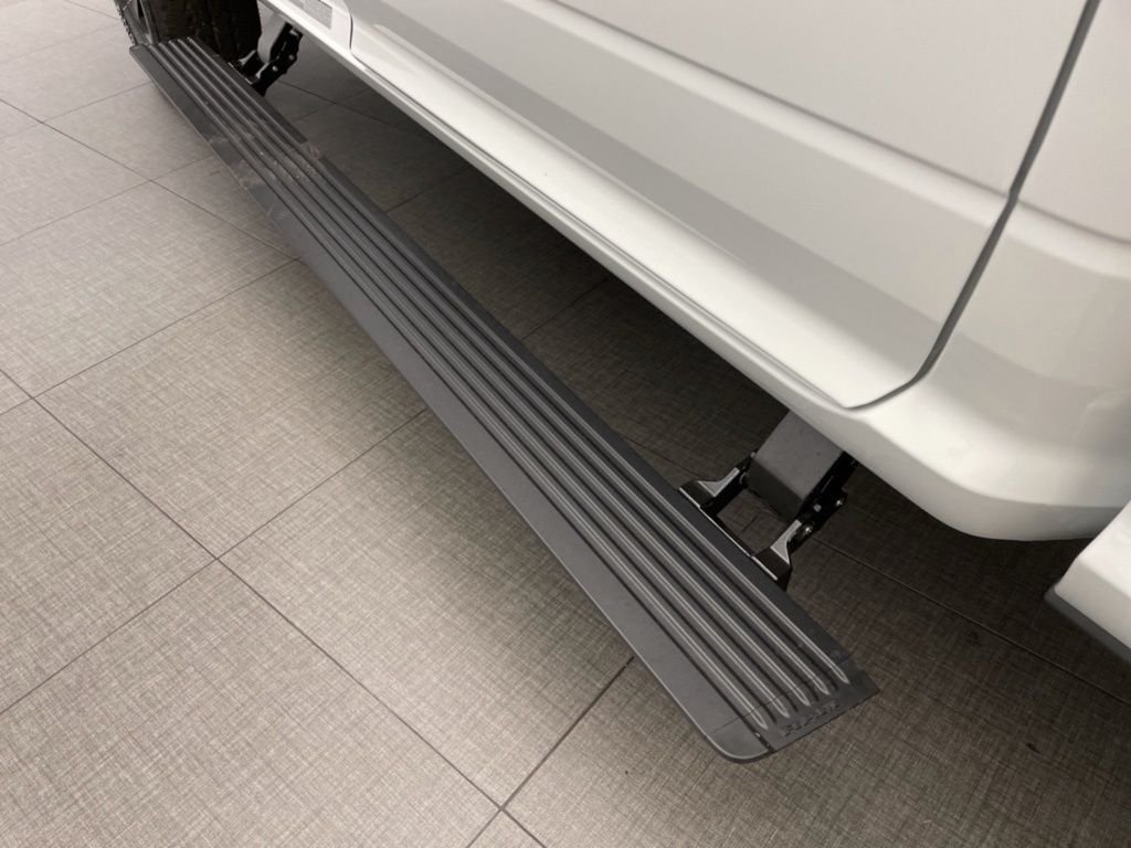 New 2026 Bright White Clear-Coat Exterior Paint RAM Laramie SRW image 14