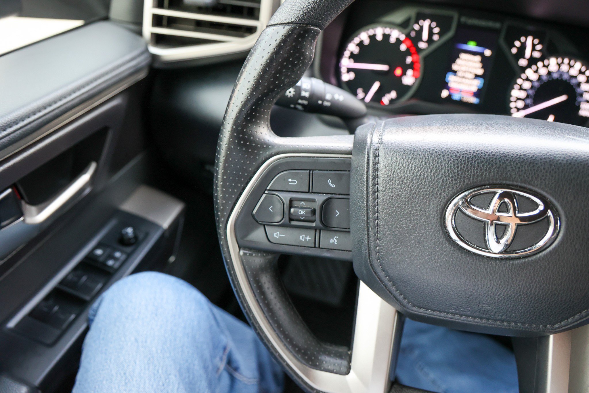 Used 2025 MAGNETIC GRAY MET Toyota SR5 image 17