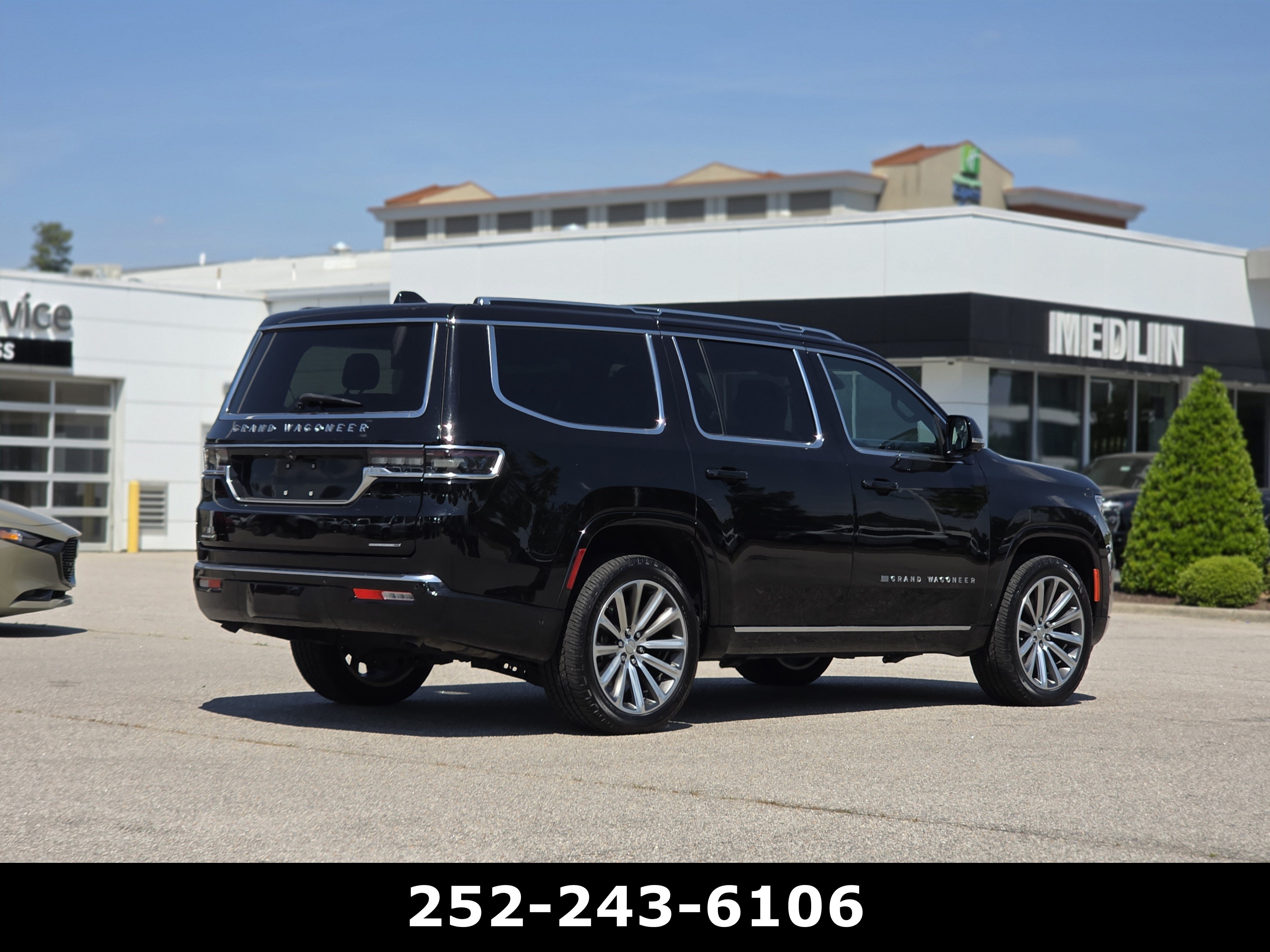 Used 2022 Diamond Black Crystal Pearlcoat Jeep Series II image 7
