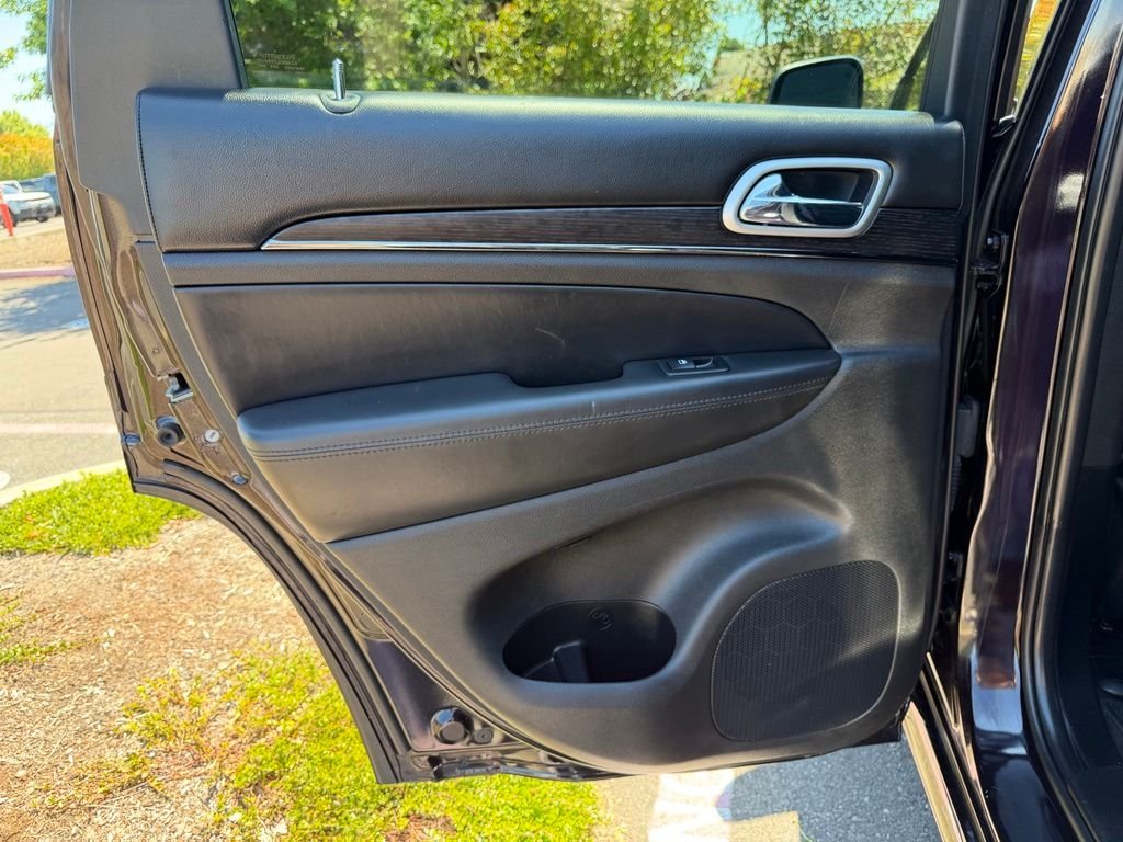 Used 2018 Sangria Metallic Clearcoat Jeep Overland image 41