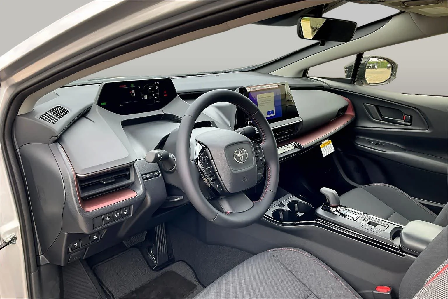 2026 Toyota Prius Plug-in Hybrid SE - Photo 8