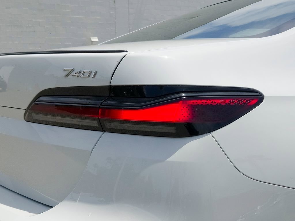 New 2026 Alpine White BMW 740i image 4
