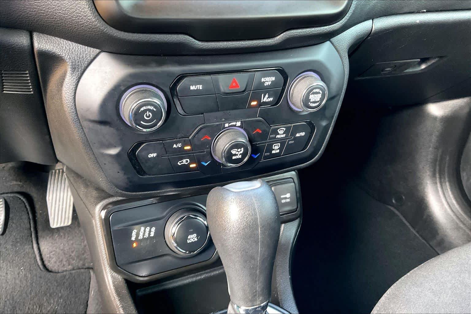 Used 2023 Solar Yellow Clearcoat Jeep Latitude image 33