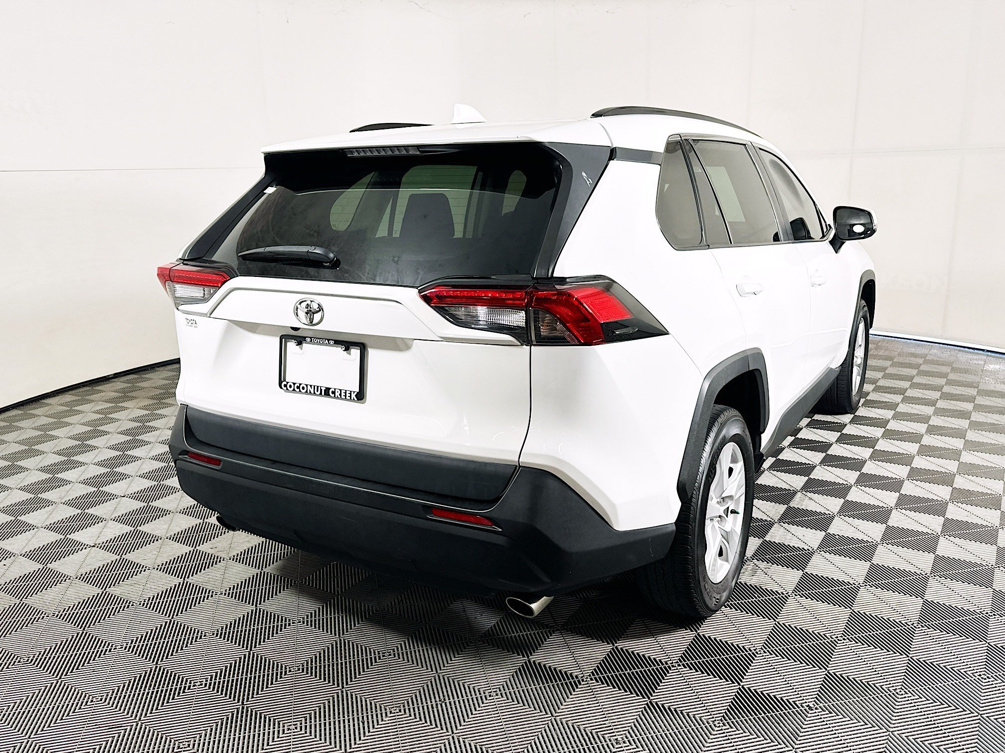Used 2021 Super White Toyota XLE image 3