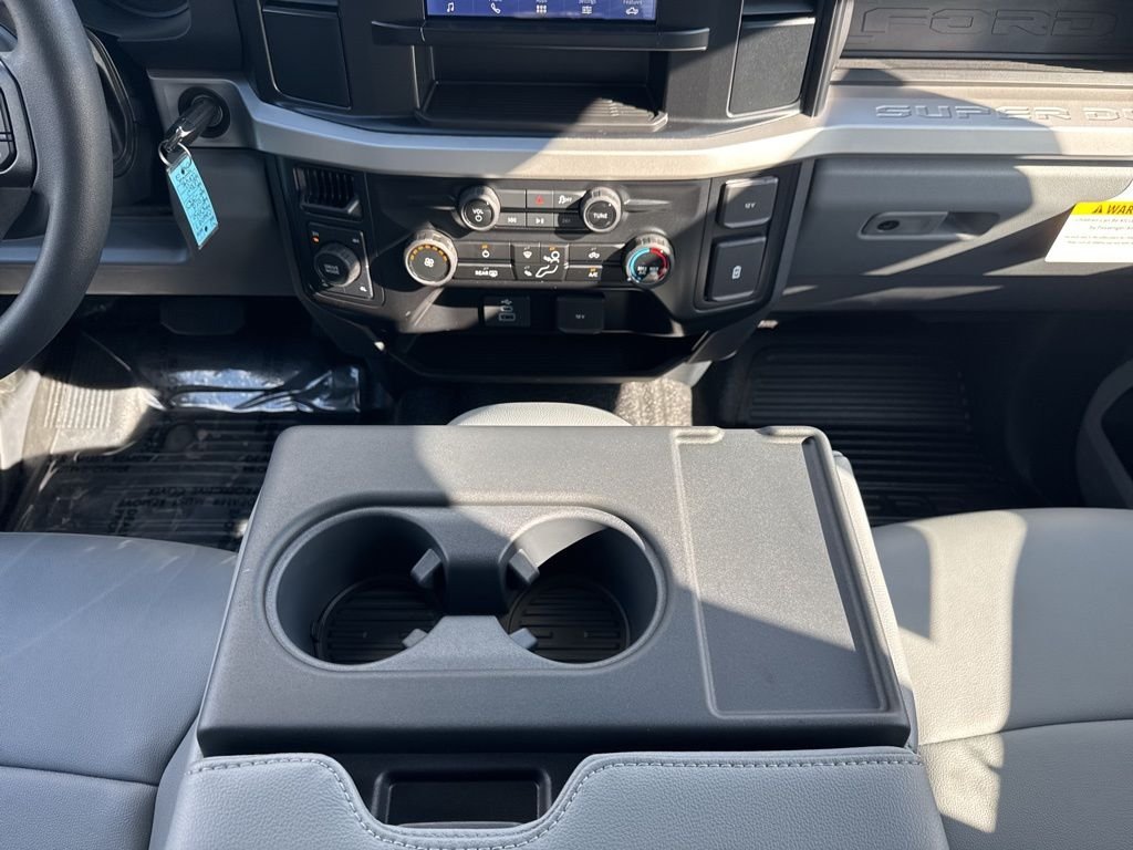 2026 Ford F-350 Super Duty Chassis Cab XL - Photo 28
