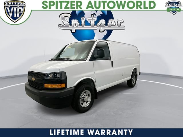 New 2026 Summit White Chevrolet WT image 5