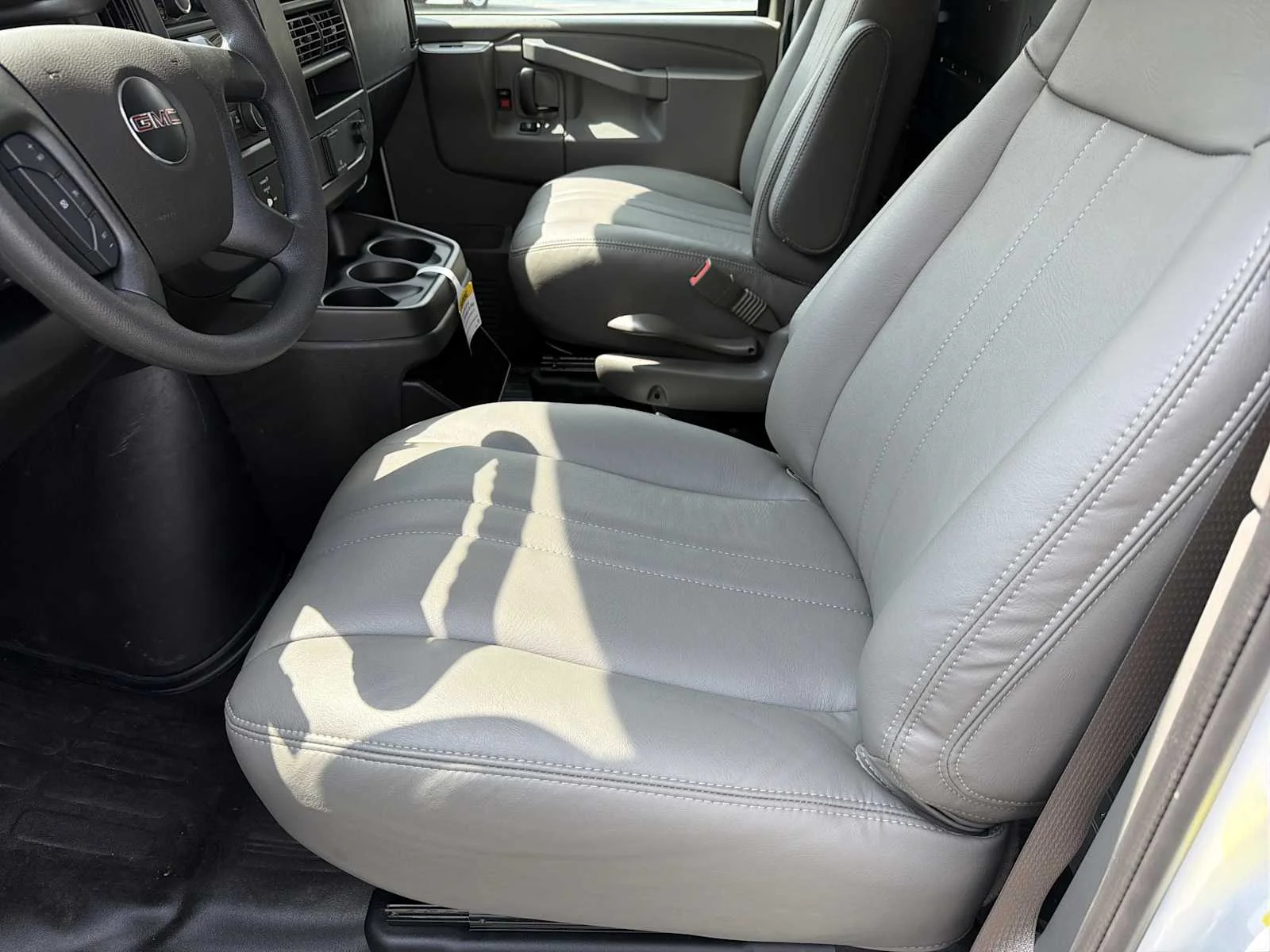 2025 GMC Savana Cargo Work Van - Photo 8
