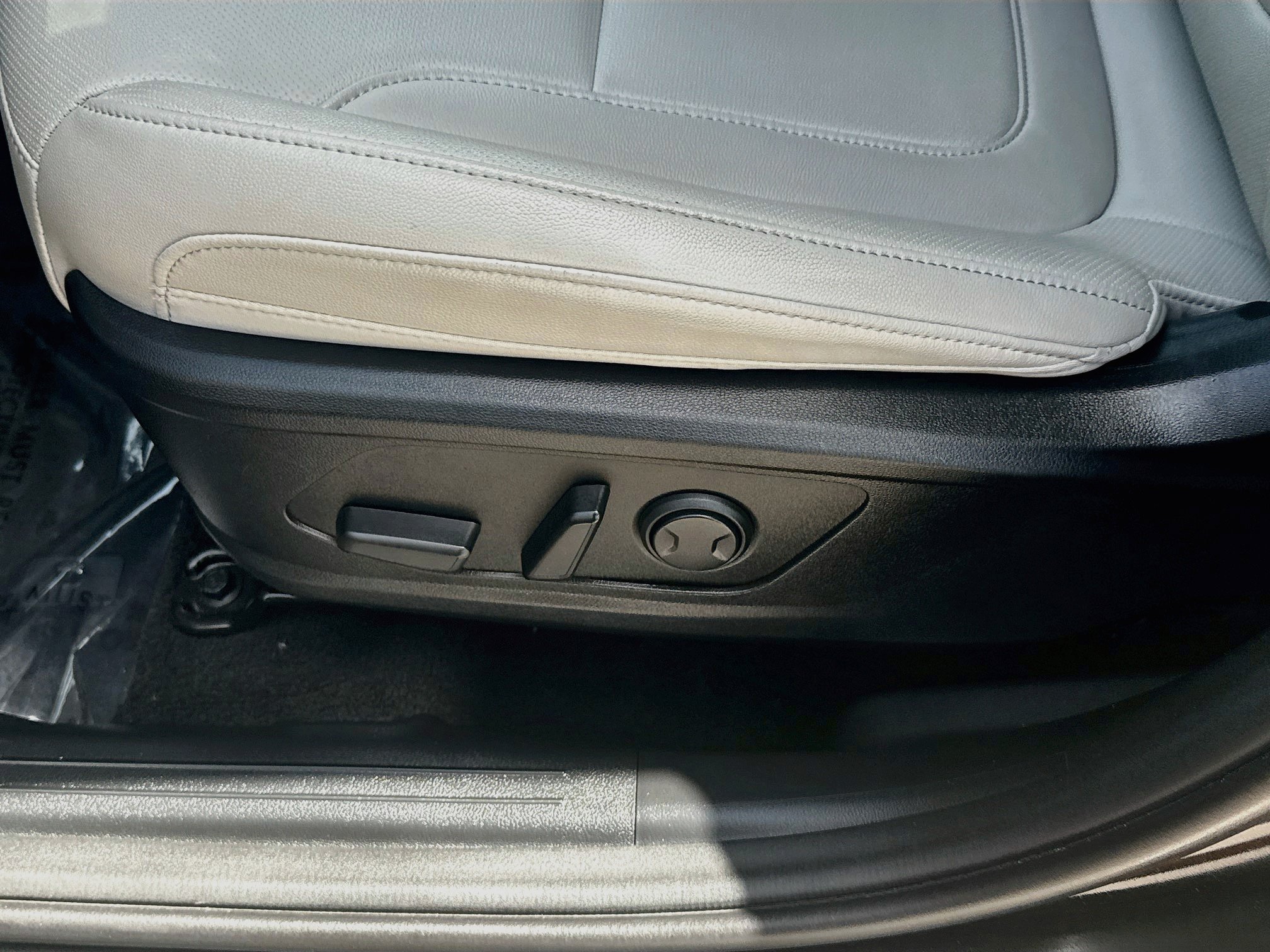 Used 2025 Phantom Black Hyundai SEL Convenience image 18