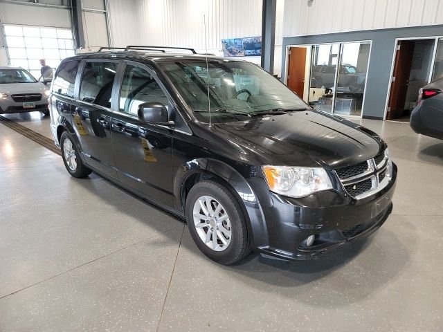 Used 2020 Brilliant Black Crystal Pearlcoat Dodge SXT image 1