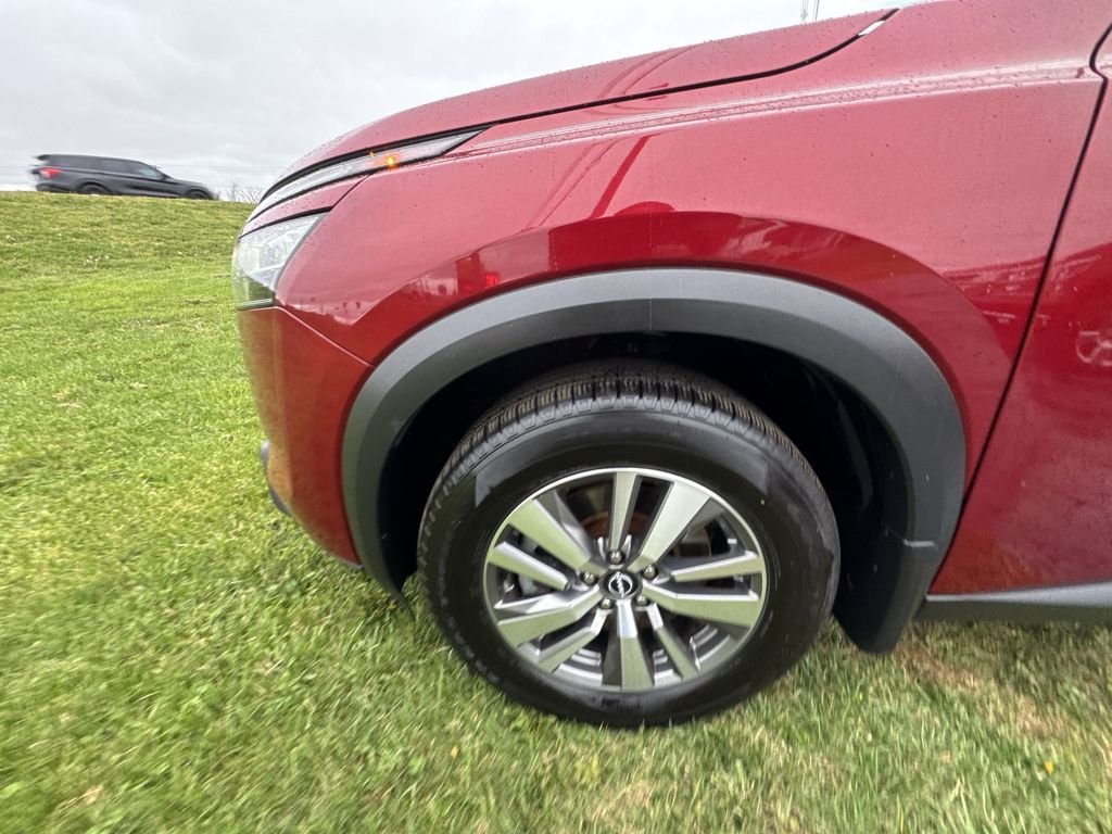 Used 2022 Red Nissan SL image 10