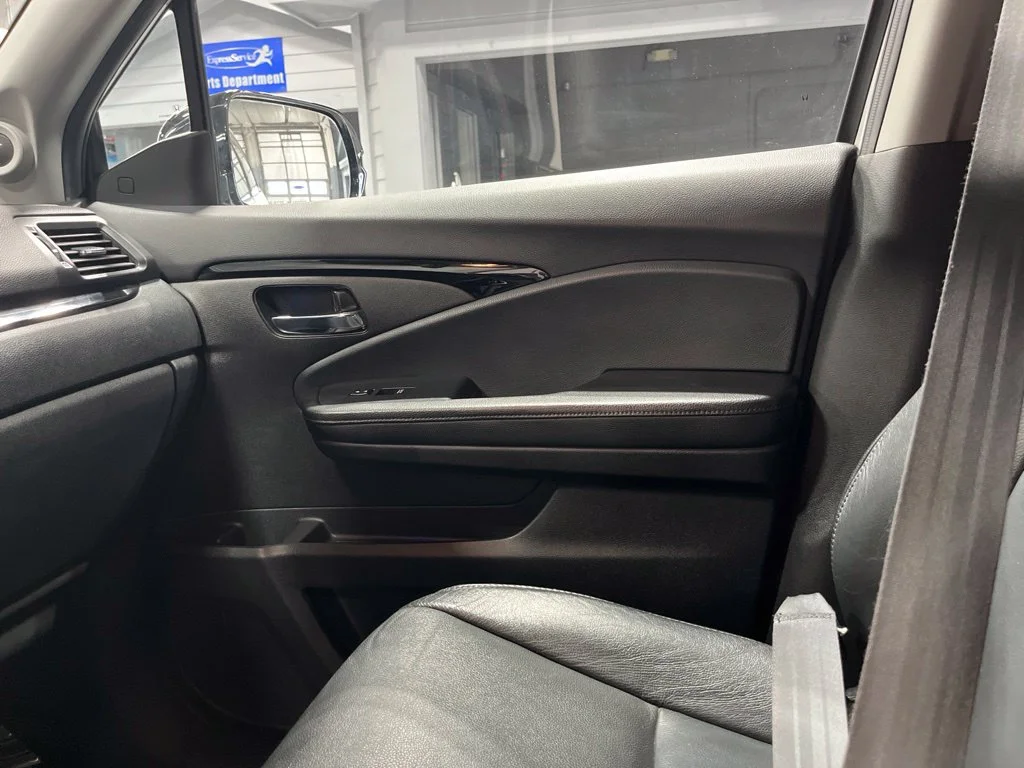 Certified Used 2020 Platinum White Pearl Honda Touring image 15