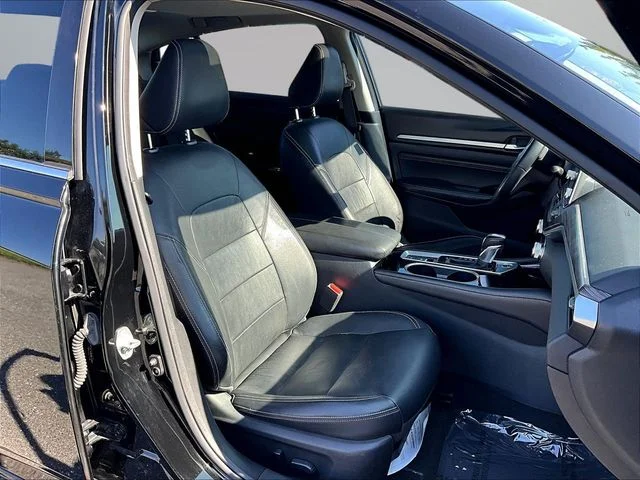 Used 2020 Black Nissan 2.5 SL image 33