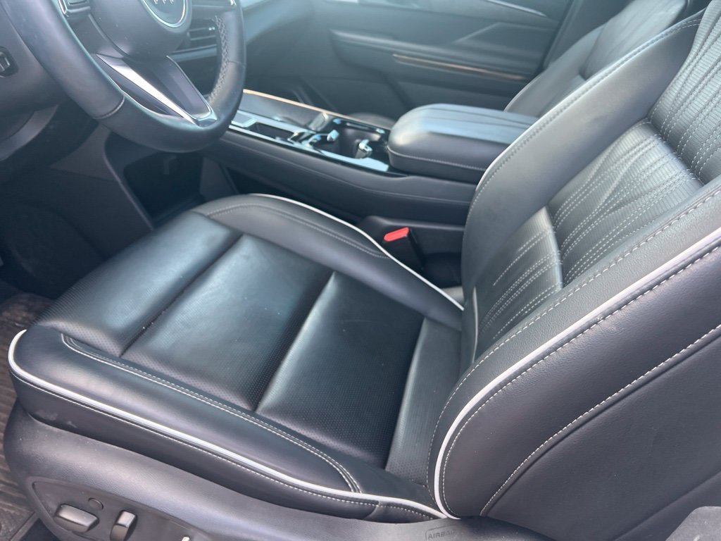 Used 2025 White Buick Avenir image 6