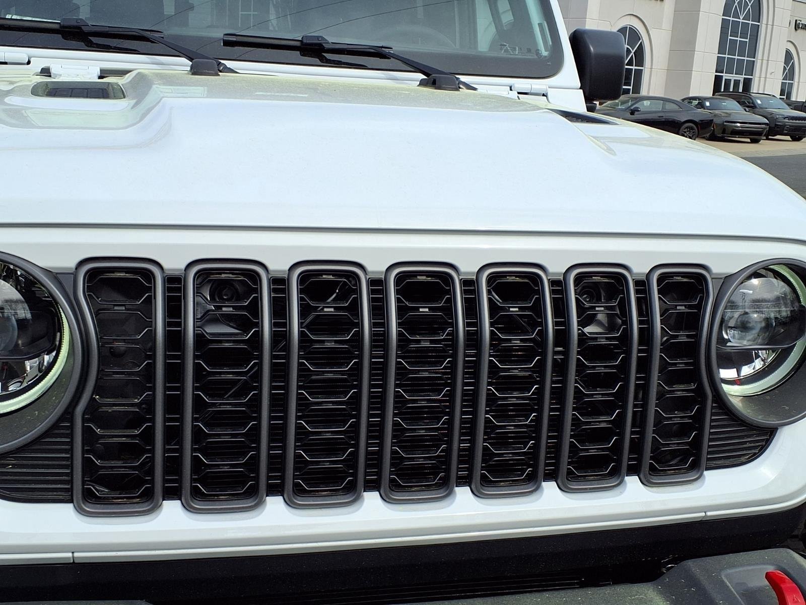 New 2026 Bright White Clear-Coat Exterior Paint Jeep  image 12