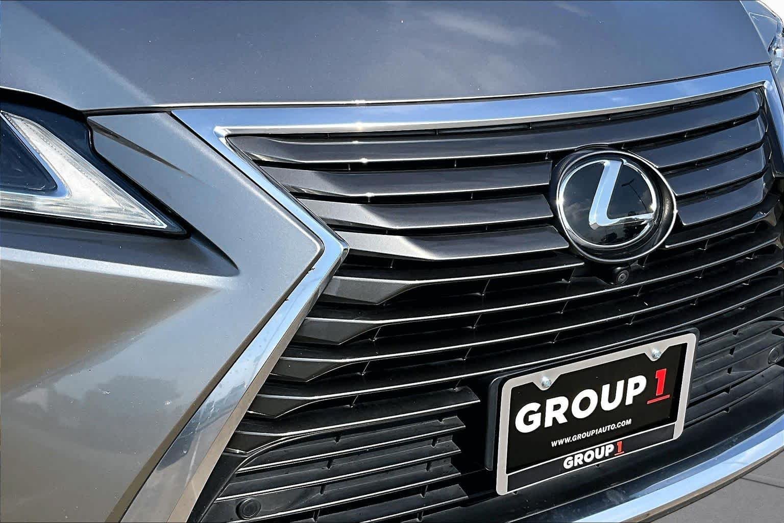 Used 2019 Atomic Silver Lexus  image 27
