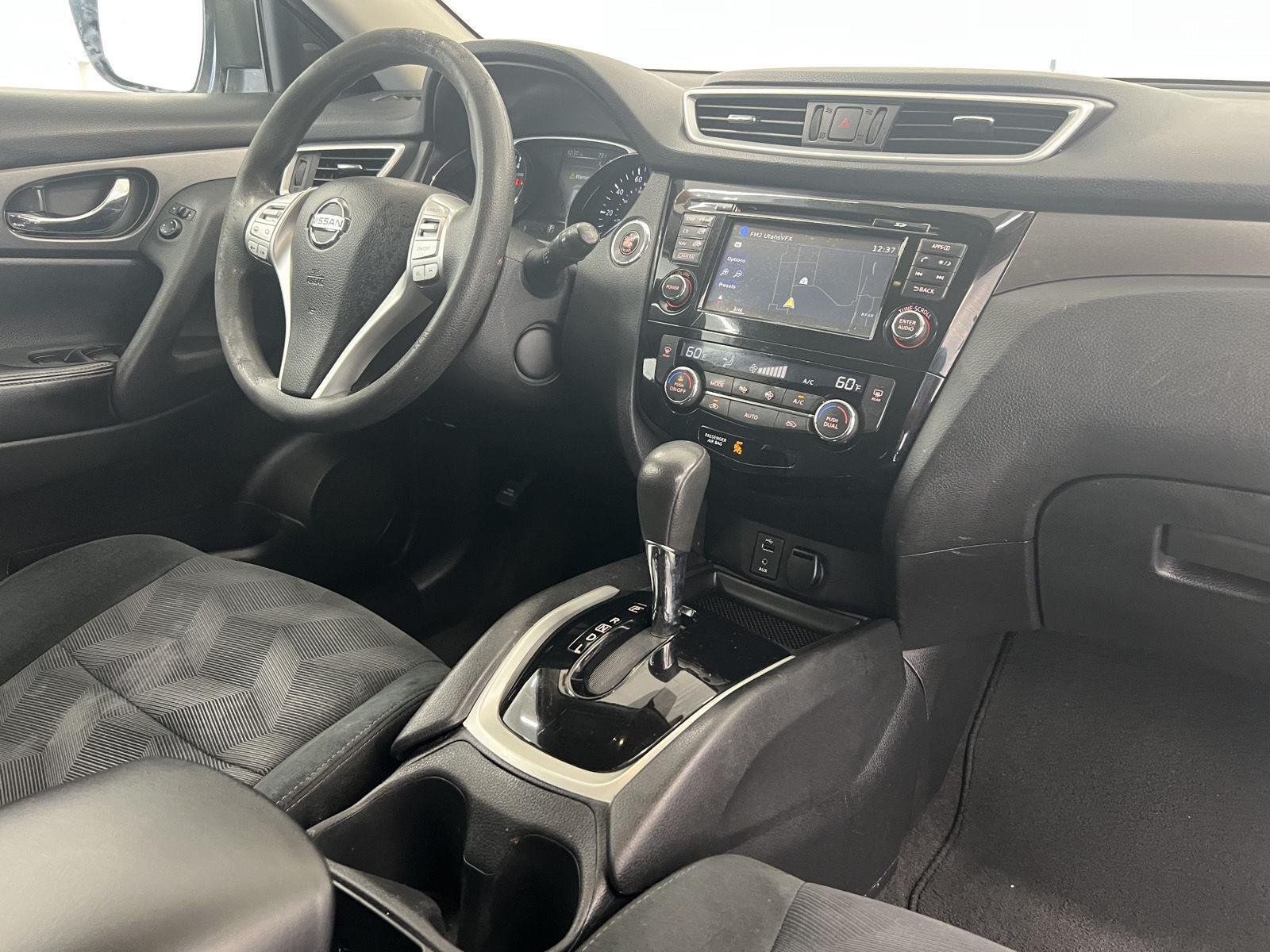Used 2016 Pearl White Nissan SV image 28