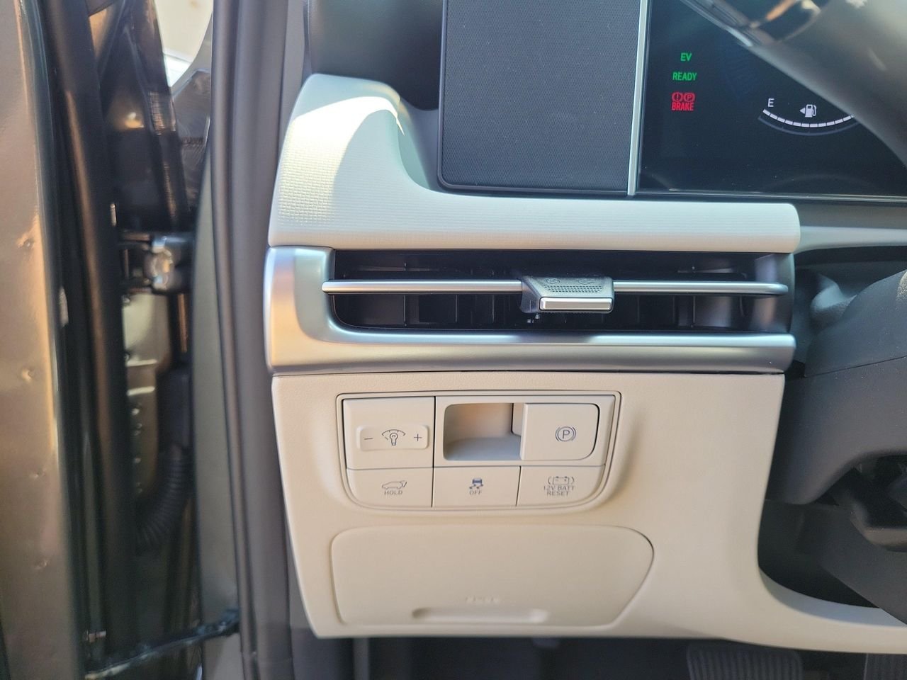 New 2026 Amazon Gray Hyundai SEL AWD image 21