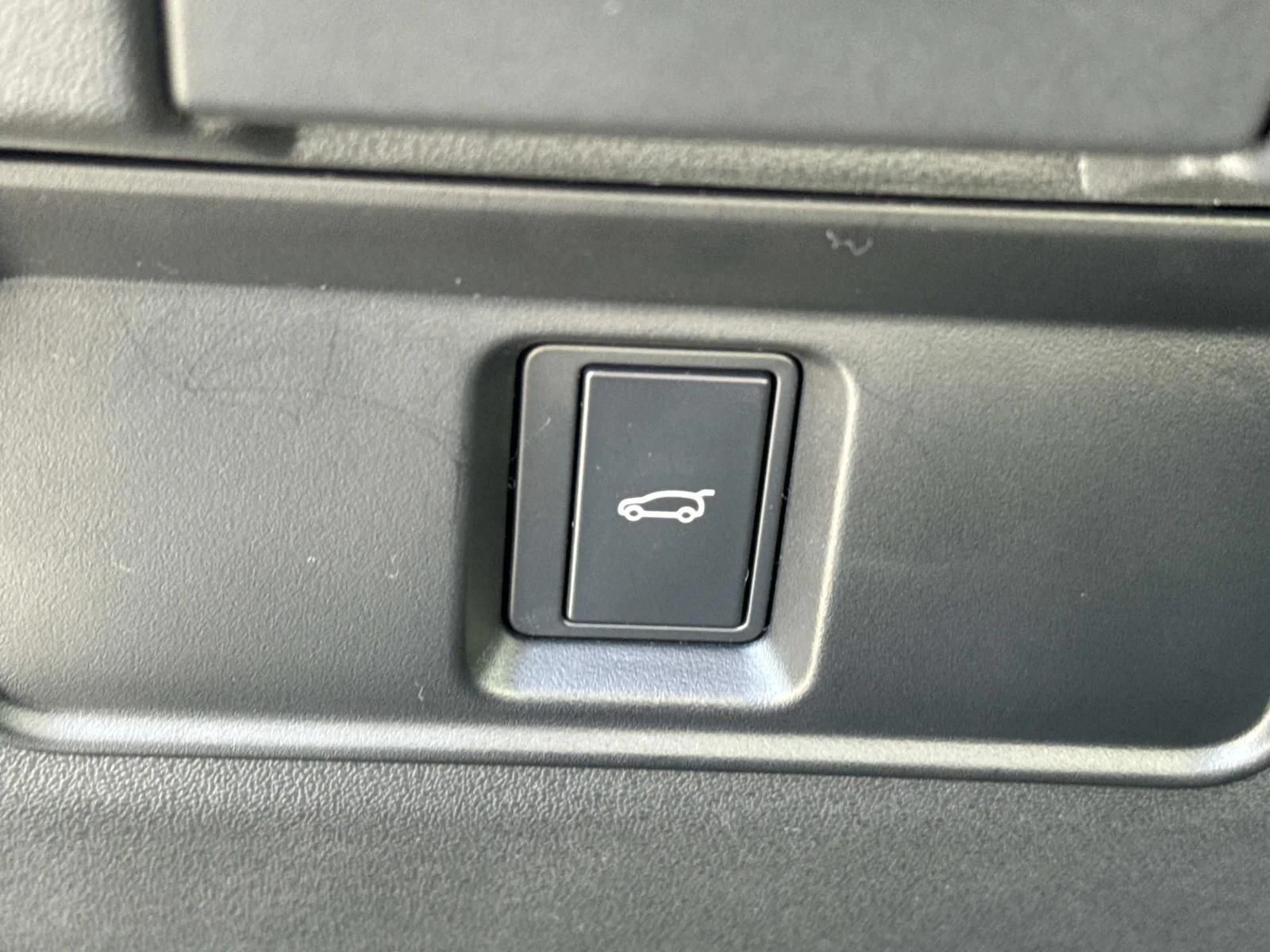 Certified Used 2025 Silver Land Rover SE image 21