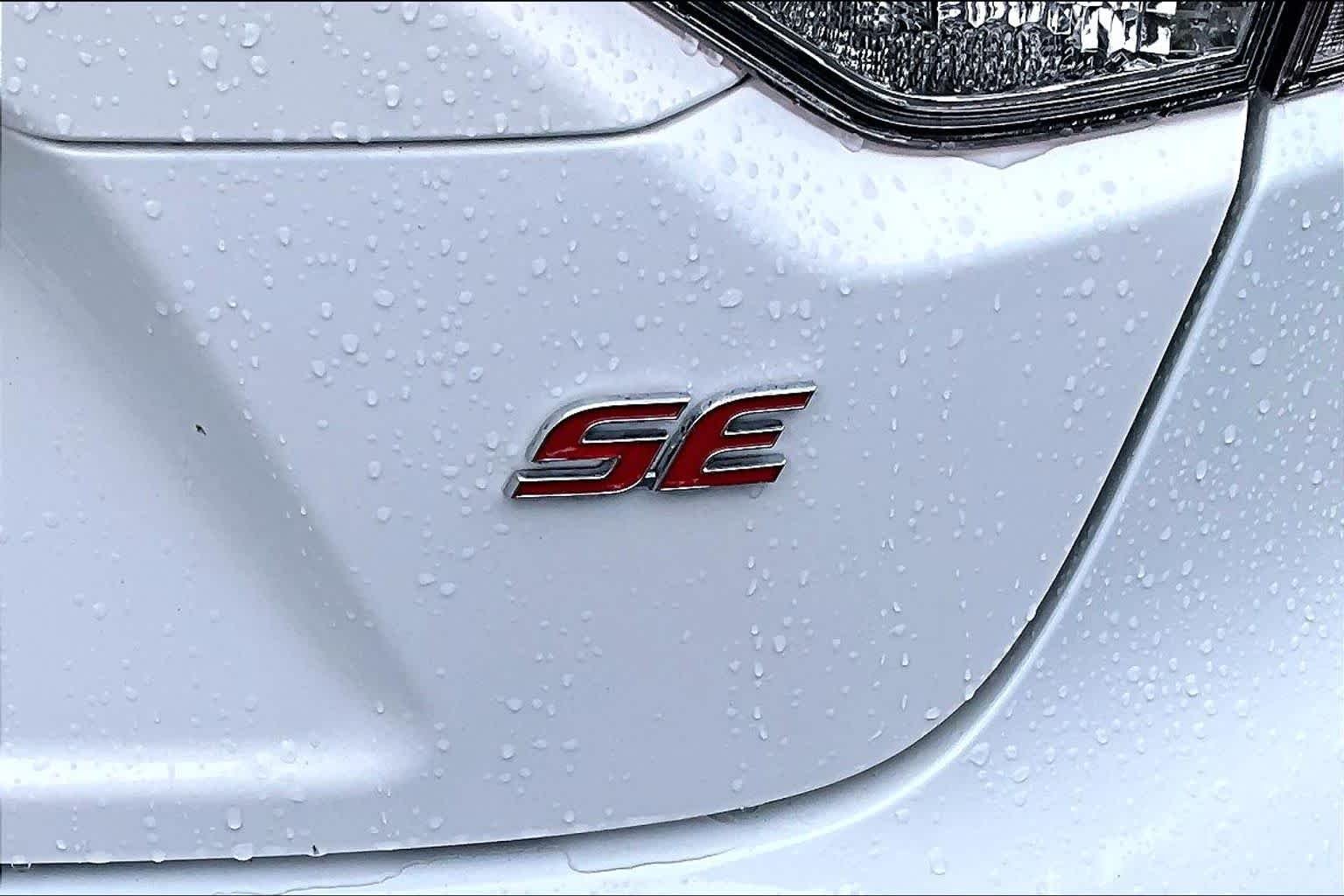 Used 2024 Ice Cap Toyota SE image 10