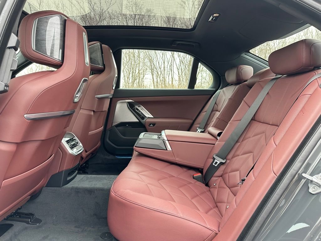 2025 BMW 7 Series 760i - Photo 20