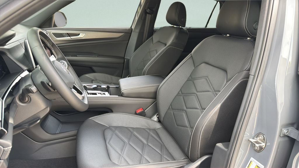 New 2026 Pure Gray Volkswagen 2.0T SE w/Technology image 25