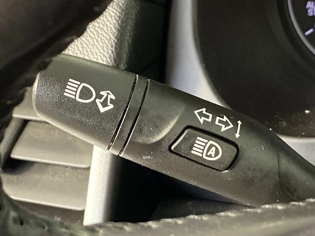 Used 2022 Silver GMC SLT image 19