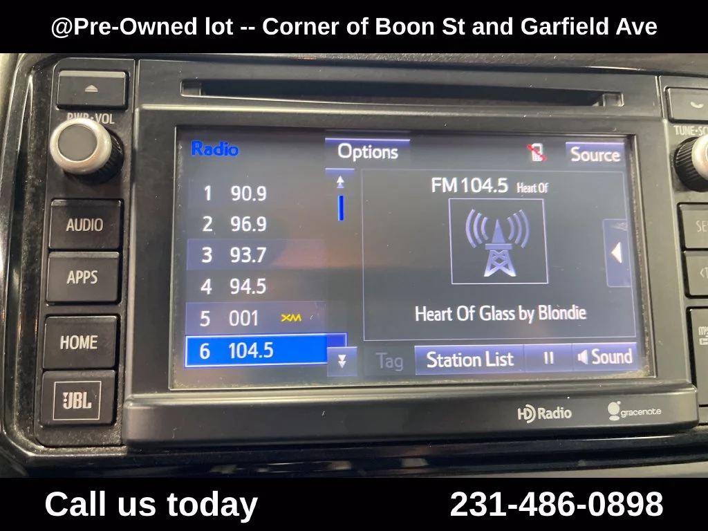 Used 2014  Toyota Base image 19