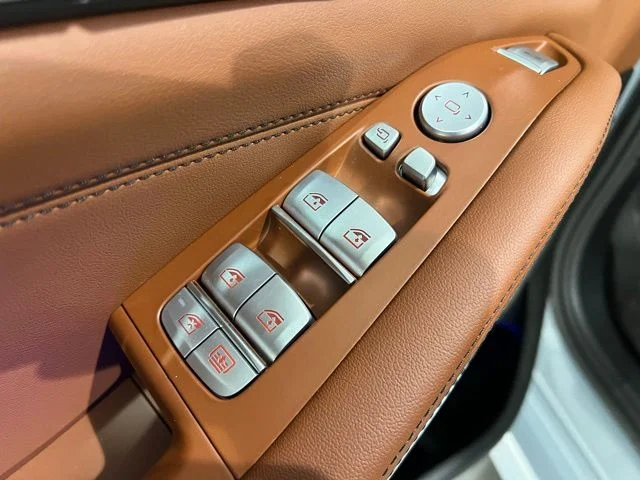 Used 2025 Gray BMW M60i image 11