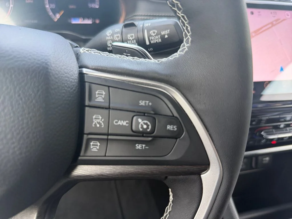 Used 2025 White Jeep Limited image 29
