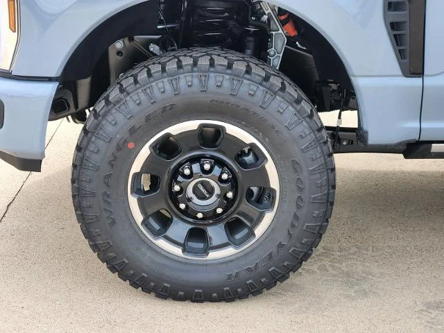 New 2026 Glacier Gray Metallic Tri-Coat Ford F-250® Platinum® image 29