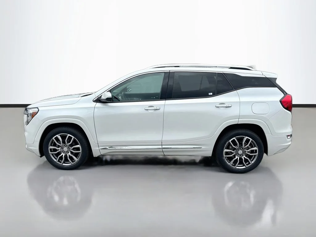 Used 2022 White GMC Denali image 8