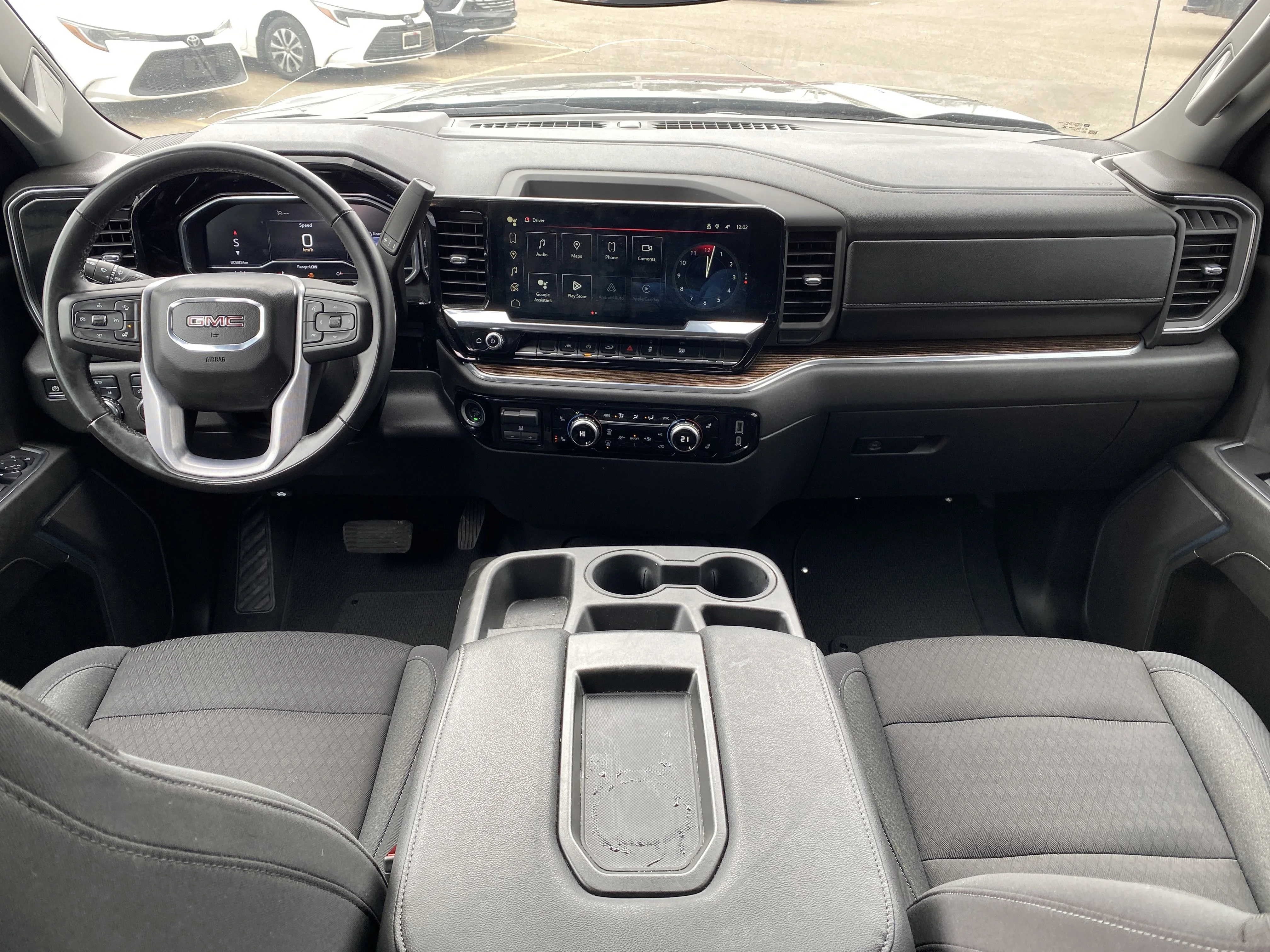 Used 2024 Black GMC Crew Cab Elevation * 6 PASSENGER * DUAL CLIMATE * RADAR CRUISE * image 10