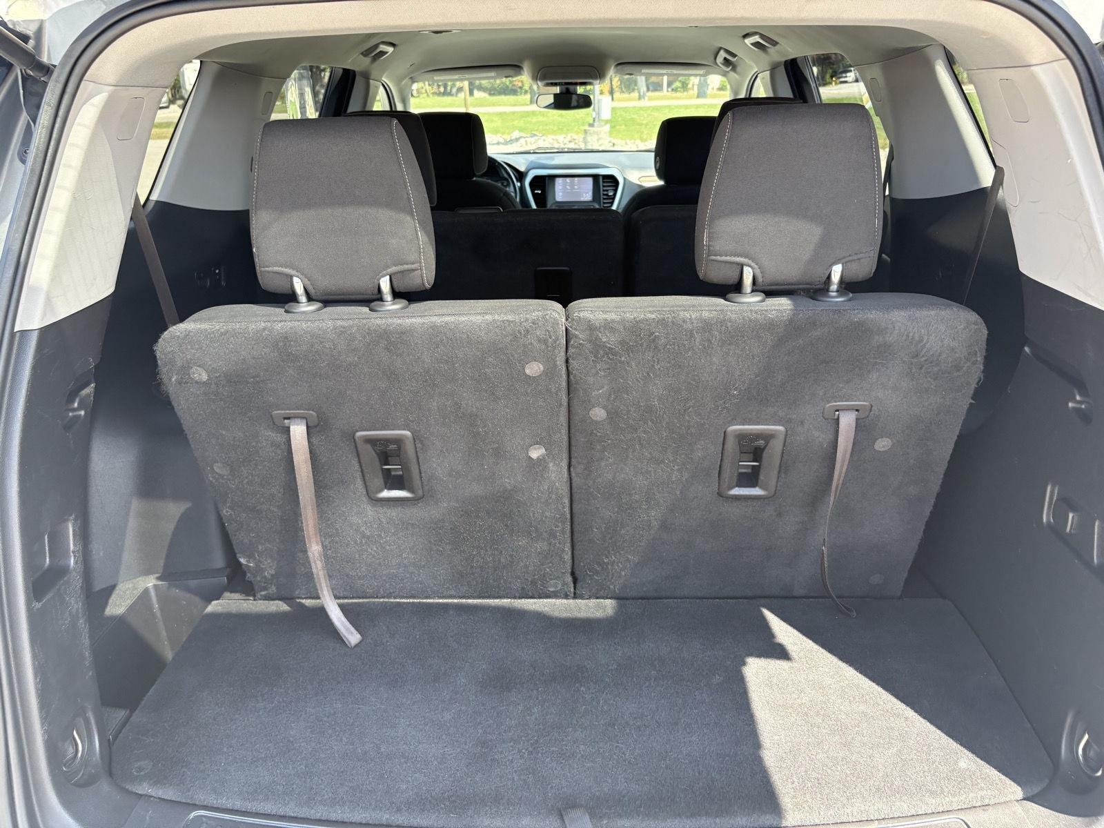 Used 2019 Pepperdust Metallic GMC SLE image 31