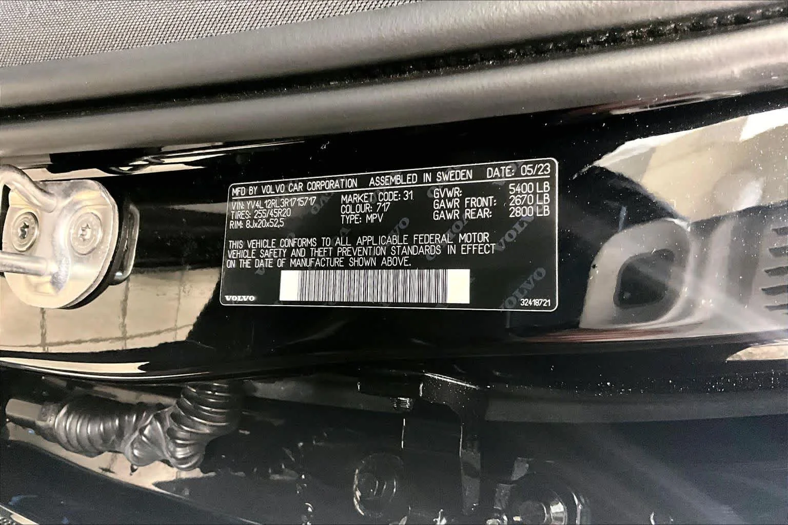 Used 2024 Onyx Black Metallic Volvo Plus Dark Theme image 32