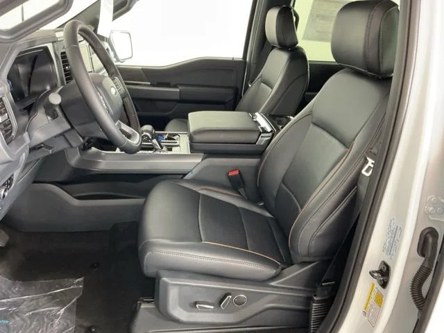 New 2025 Oxford White Ford Lariat image 17