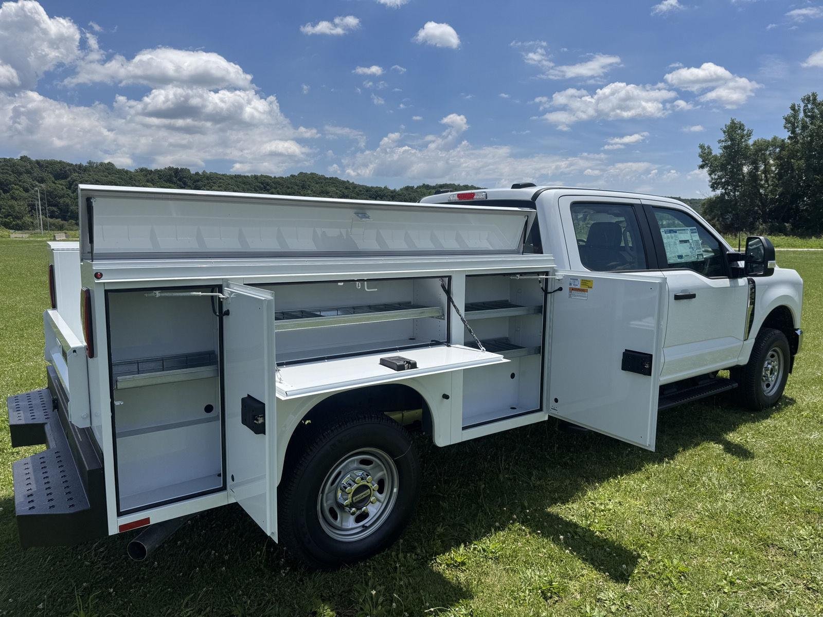 New 2026 Oxford White Ford XL image 7