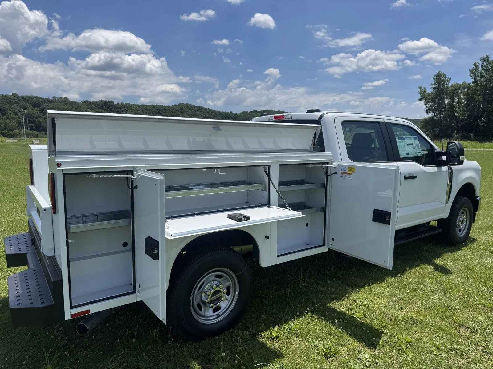 New 2026 Oxford White Ford XL image 7