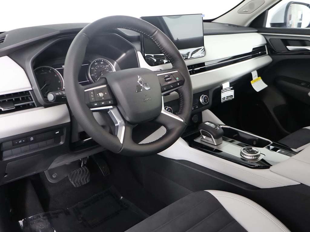 New 2026 White Mitsubishi SE 1.5T S-AWC image 29