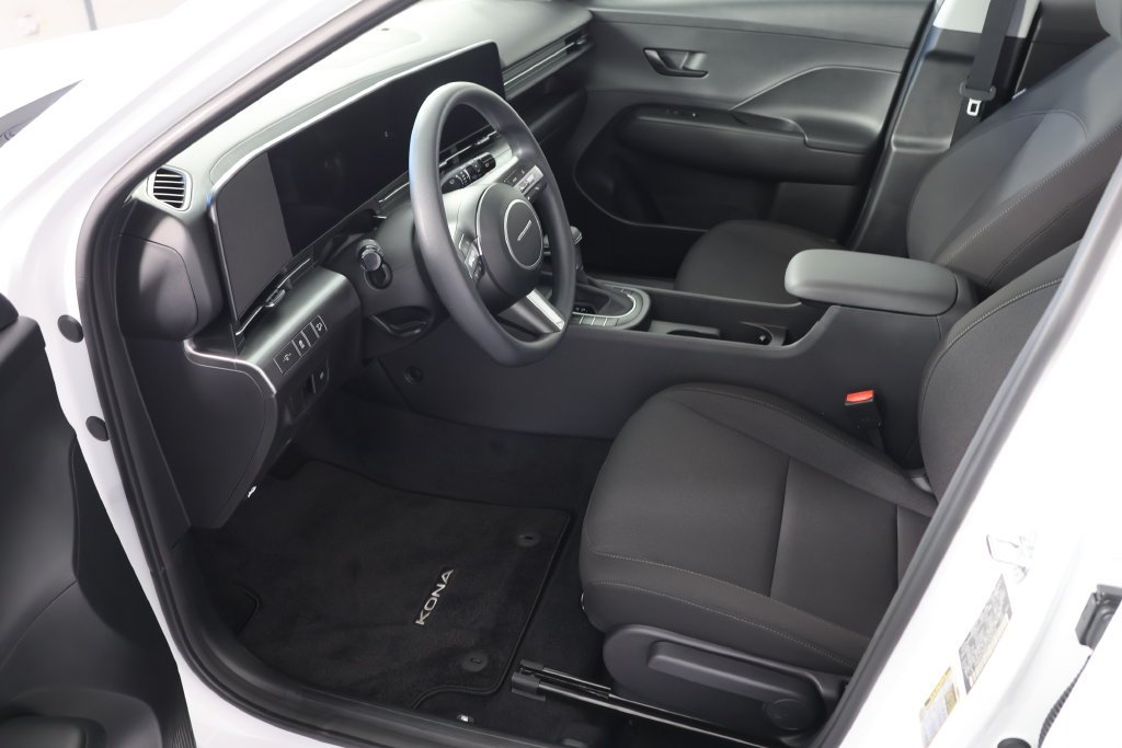Used 2027 Atlas White Hyundai SE image 17