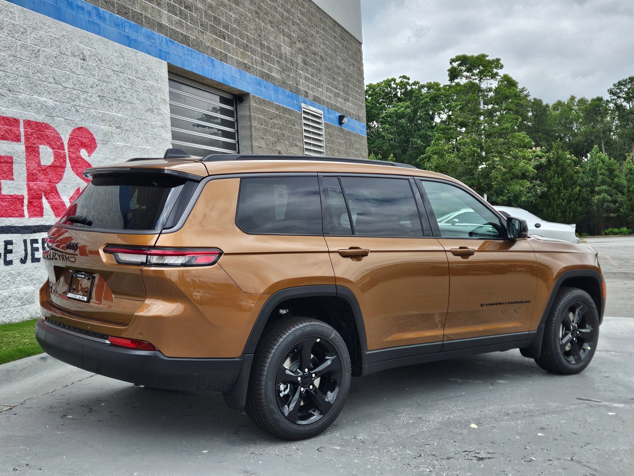 New 2026 Copper Shino Metallic Clear-Coat Exterior Paint Jeep Limited image 7