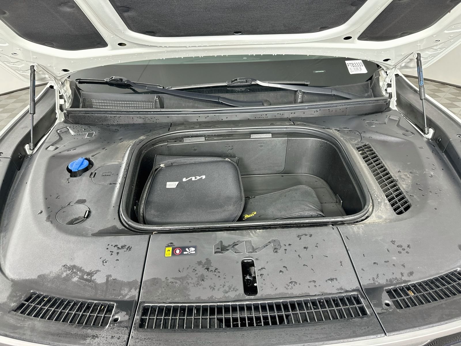 Used 2024 Snow White Pearl Kia Land image 32