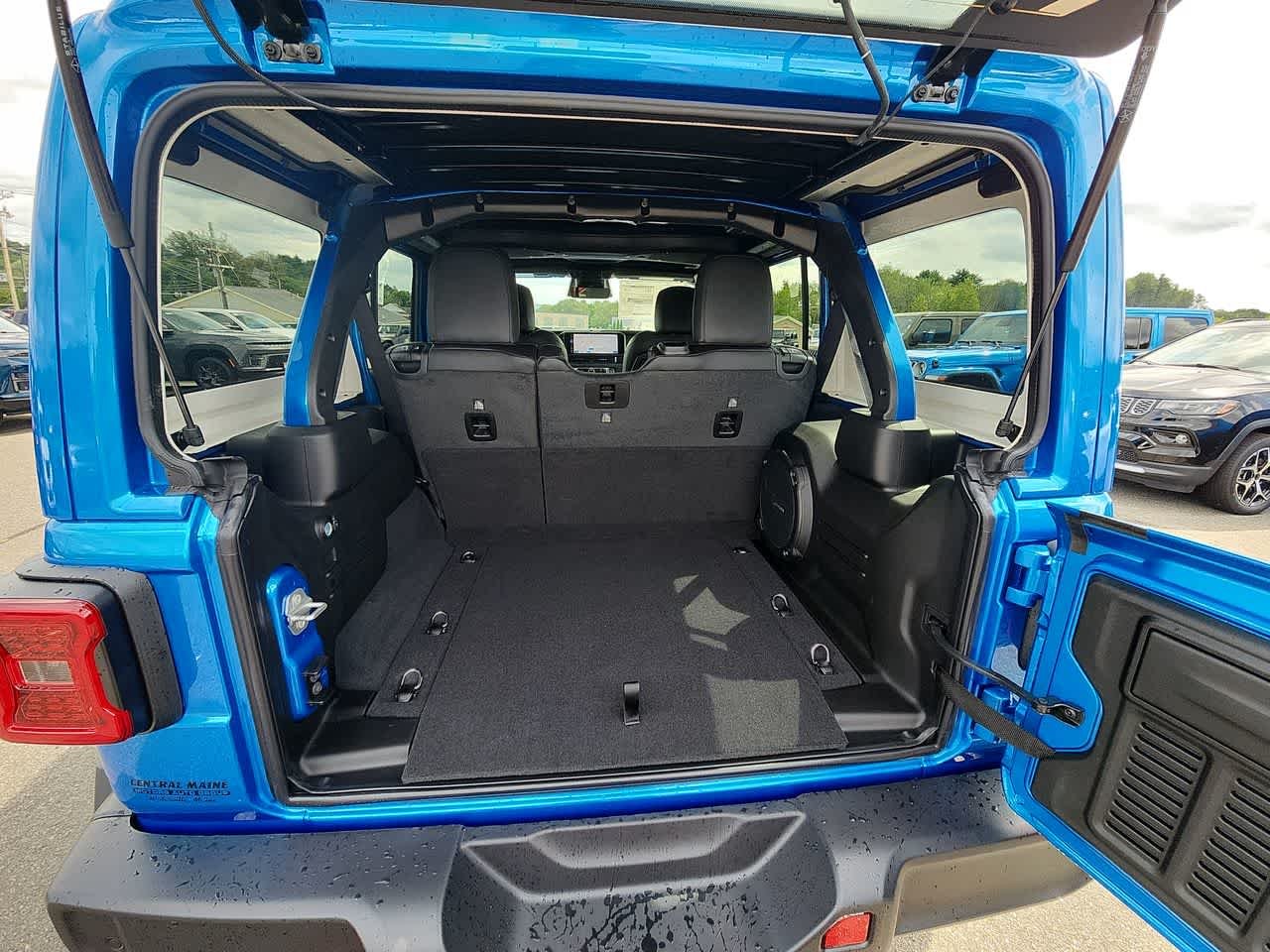 New 2026 Hydro Blue Pearlcoat Jeep Rubicon image 15