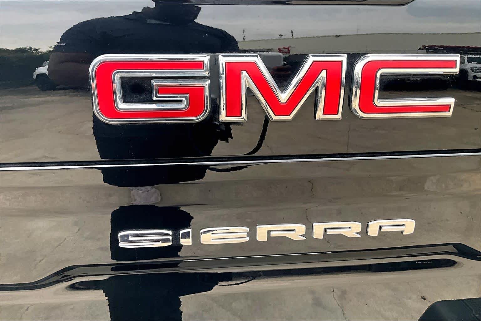 Used 2026 Onyx Black GMC SLT image 31