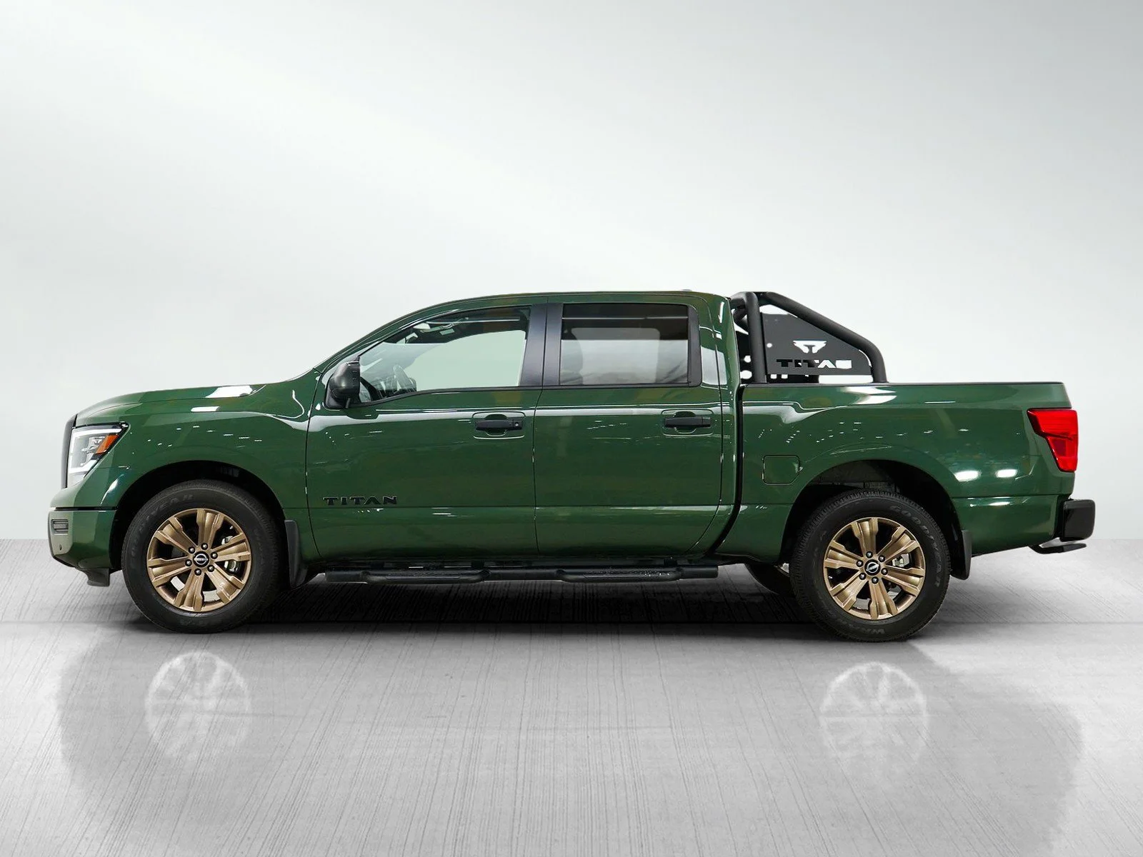 Used 2024 Nissan Titan SV with VIN 1N6AA1ED2RN117482 for sale in Burnsville, Minnesota