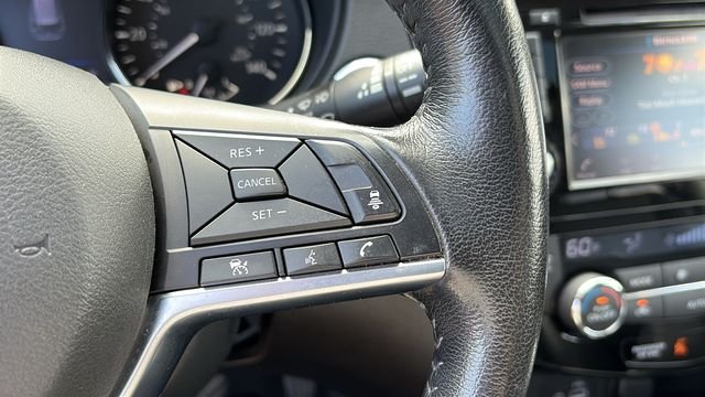 Used 2018 Orange Nissan SL image 15