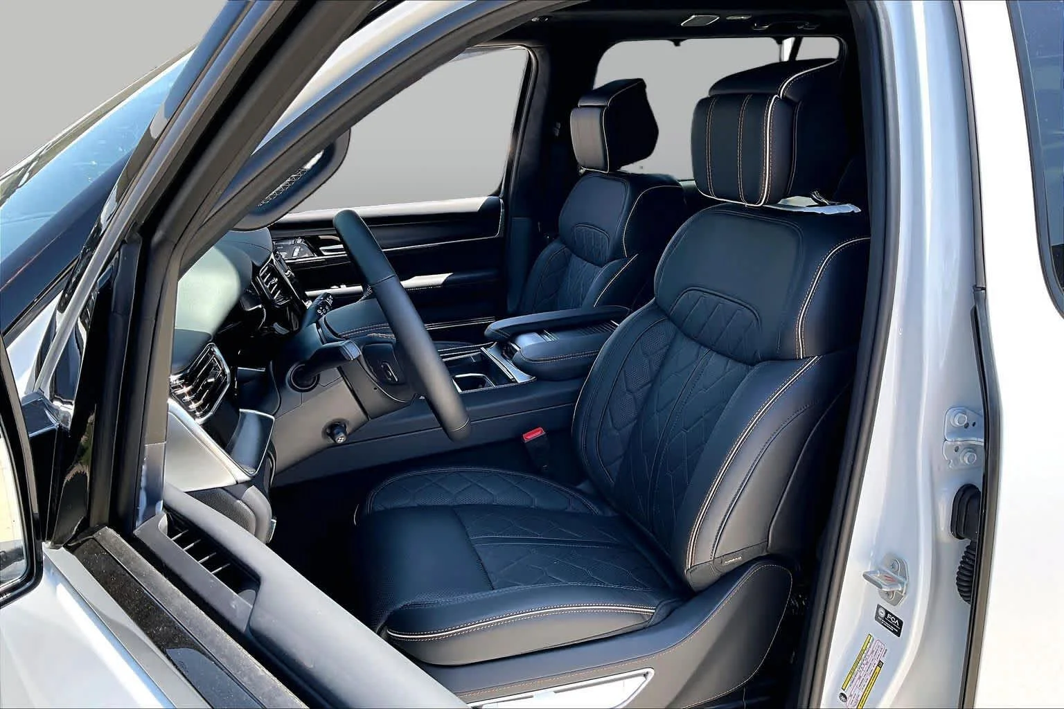New 2026 Bright White Clearcoat Jeep Summit Reserve image 10