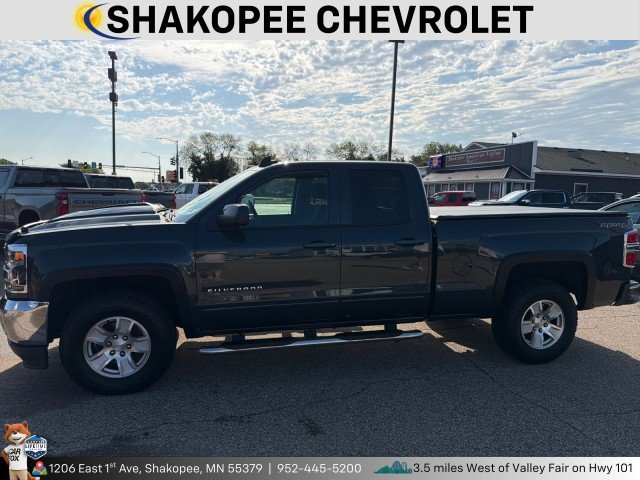 Used 2017 Chevrolet Silverado 1500 LT with VIN 1GCVKREC8HZ252951 for sale in Shakopee, Minnesota