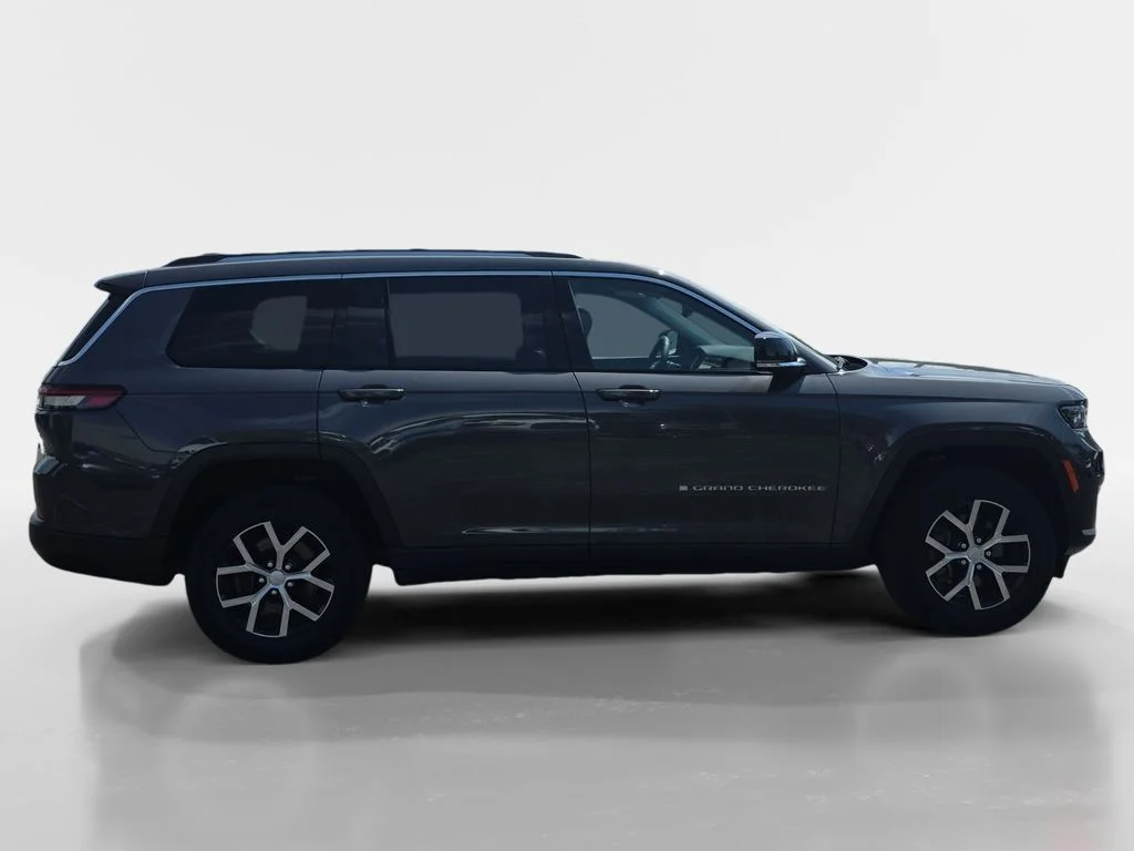 Used 2023 Baltic Gray Metallic Clearcoat Jeep Limited image 3